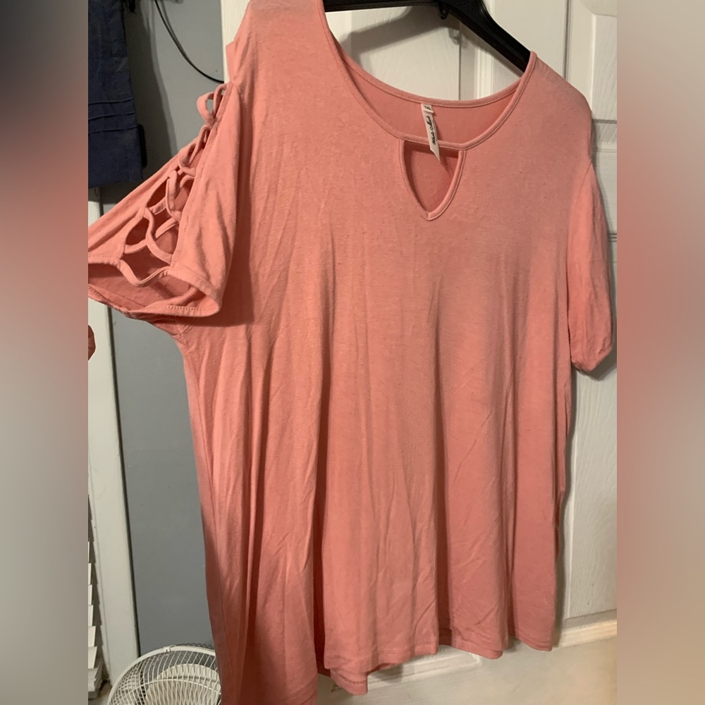White Mark blouse XL. Light pink. Like new. Never dried. Soft & stretchy feel.